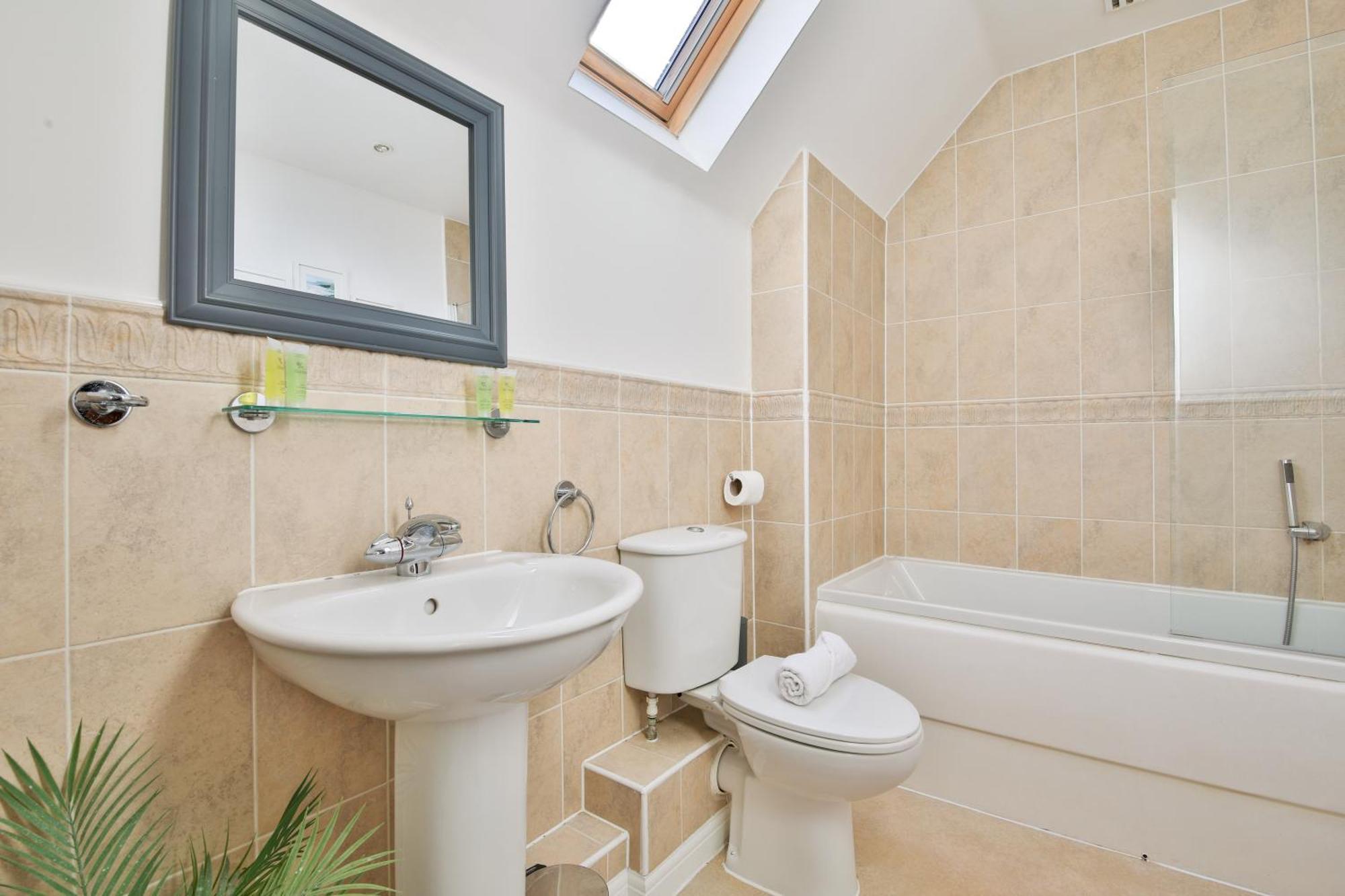Stayright 2 Bed Beach House With Private Parking- Next To Barry Beach And Jackson Bay Exterior photo