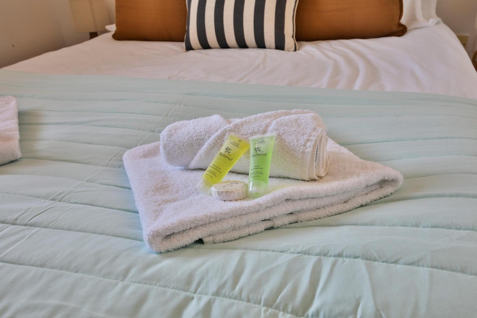 Stayright 2 Bed Beach House With Private Parking- Next To Barry Beach And Jackson Bay Exterior photo