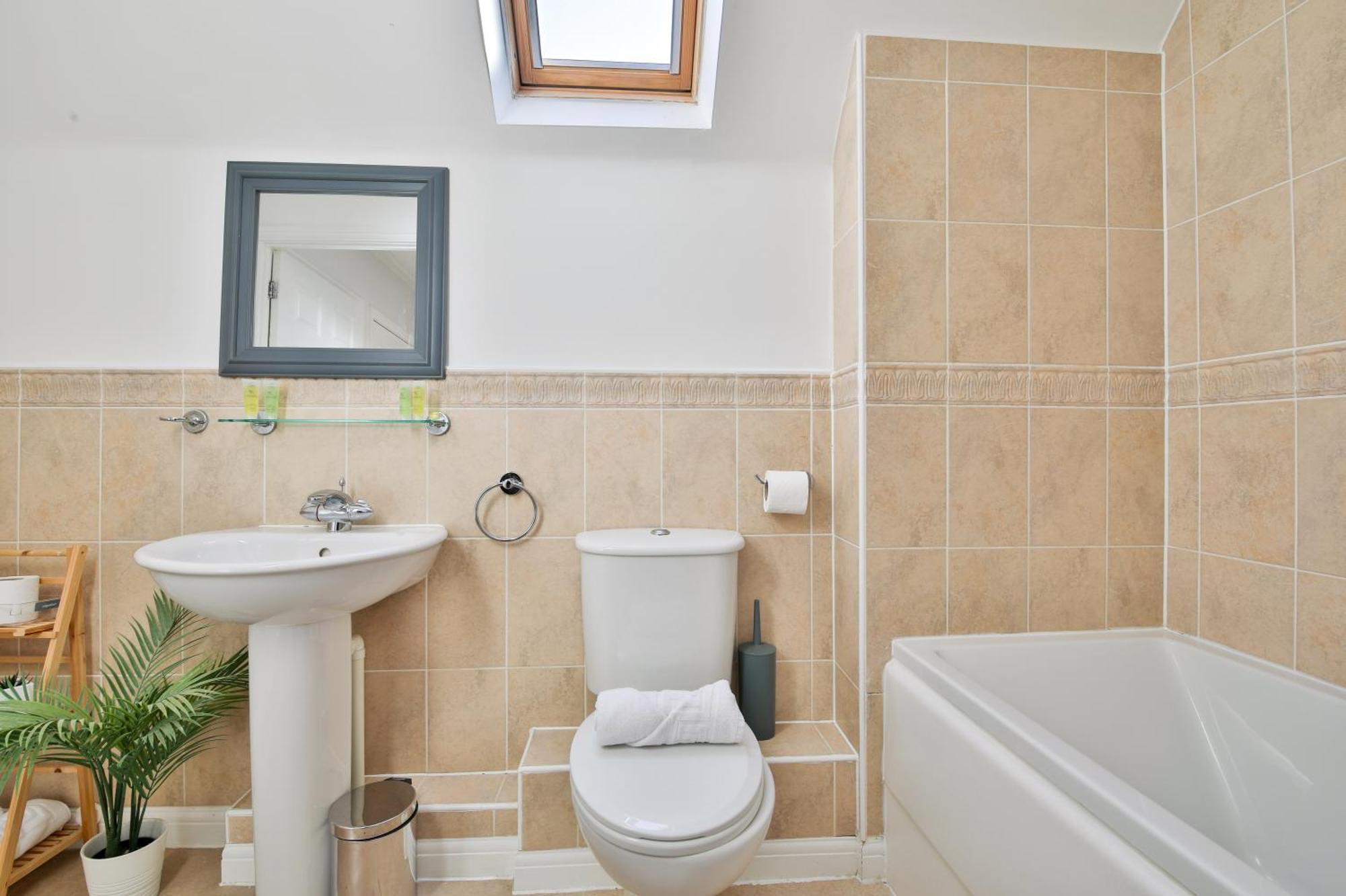 Stayright 2 Bed Beach House With Private Parking- Next To Barry Beach And Jackson Bay Exterior photo