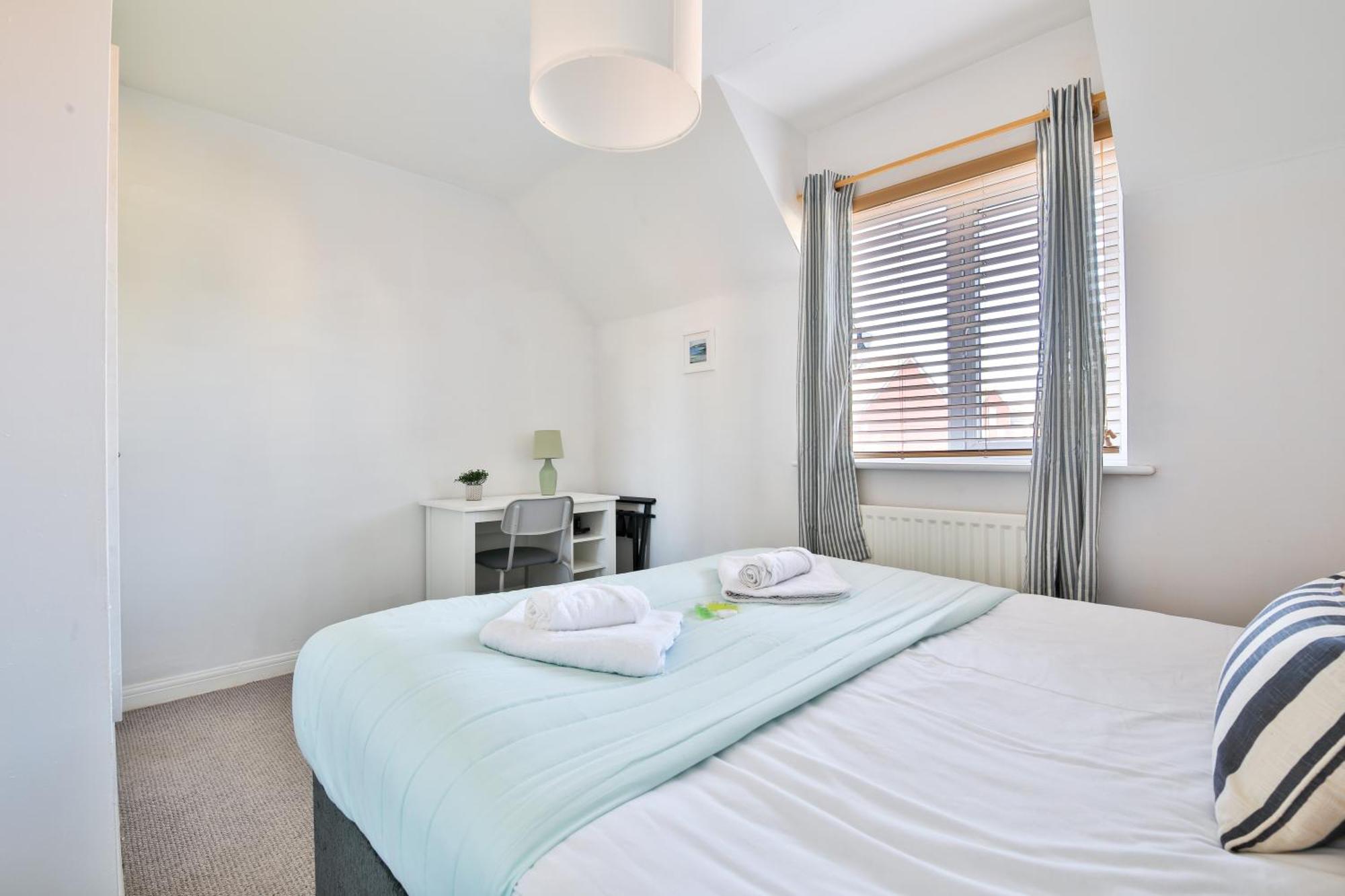 Stayright 2 Bed Beach House With Private Parking- Next To Barry Beach And Jackson Bay Exterior photo