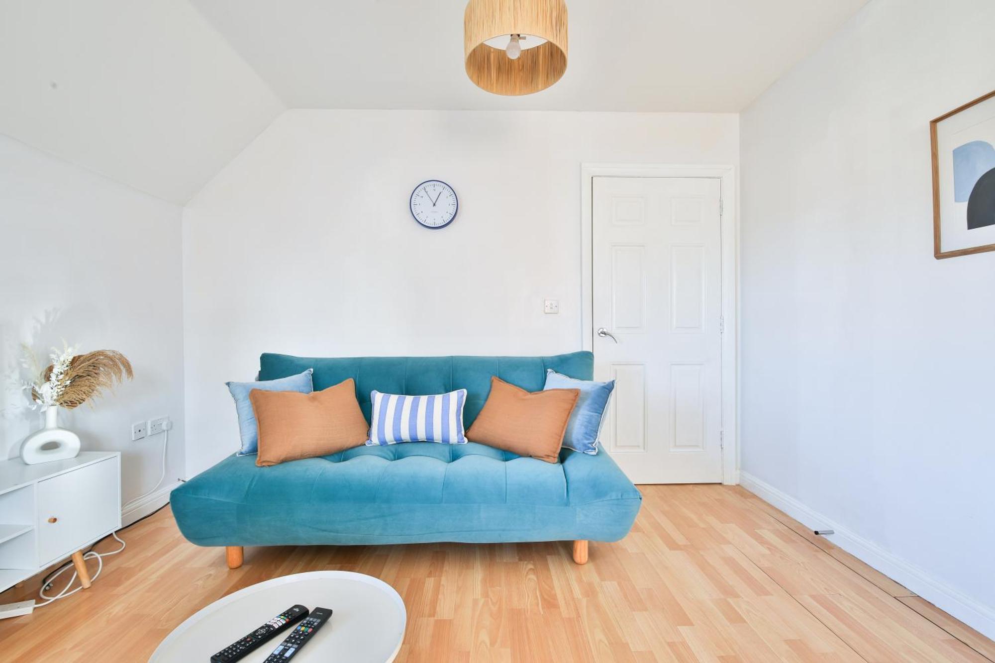 Stayright 2 Bed Beach House With Private Parking- Next To Barry Beach And Jackson Bay Exterior photo