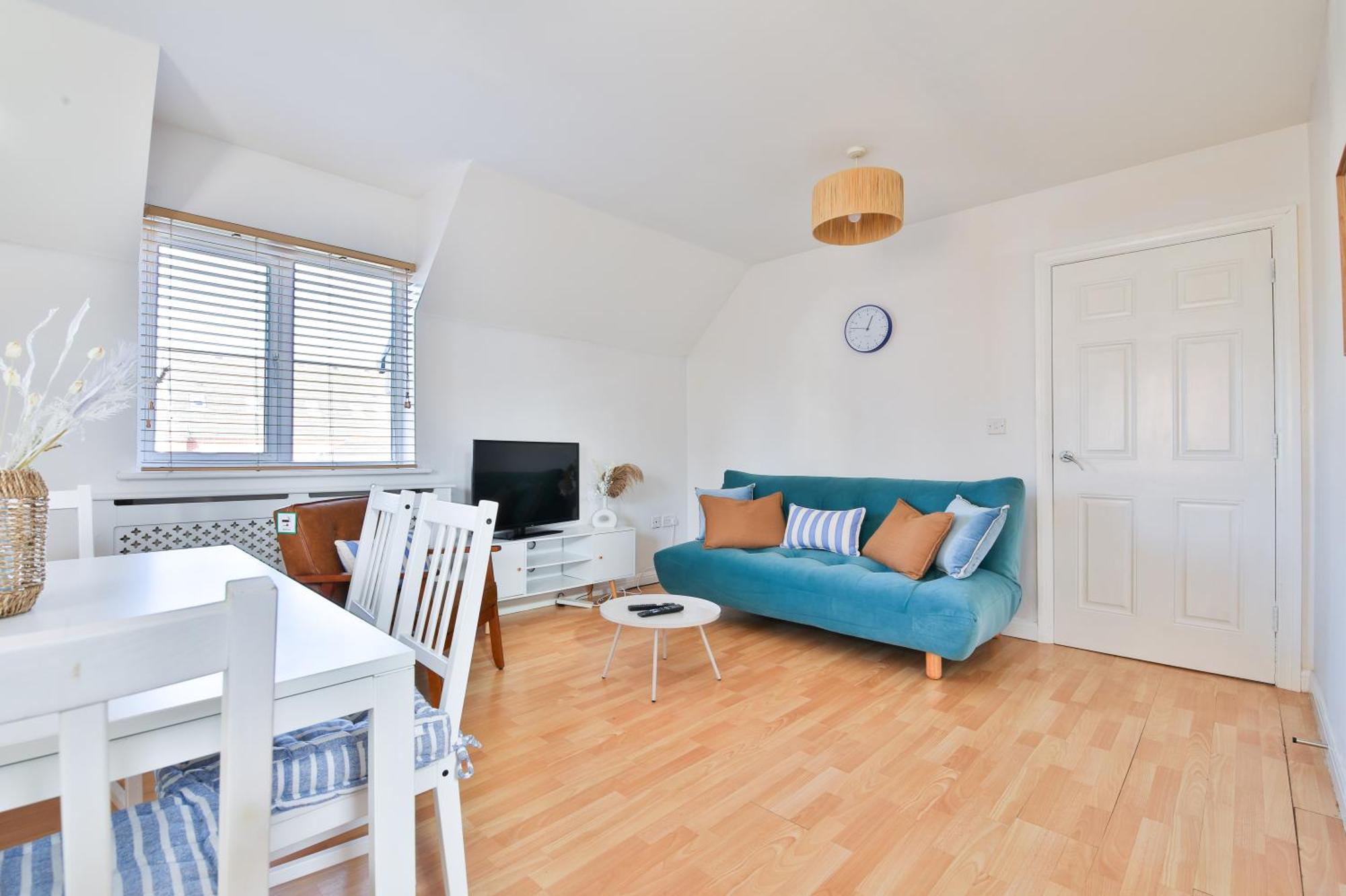 Stayright 2 Bed Beach House With Private Parking- Next To Barry Beach And Jackson Bay Exterior photo